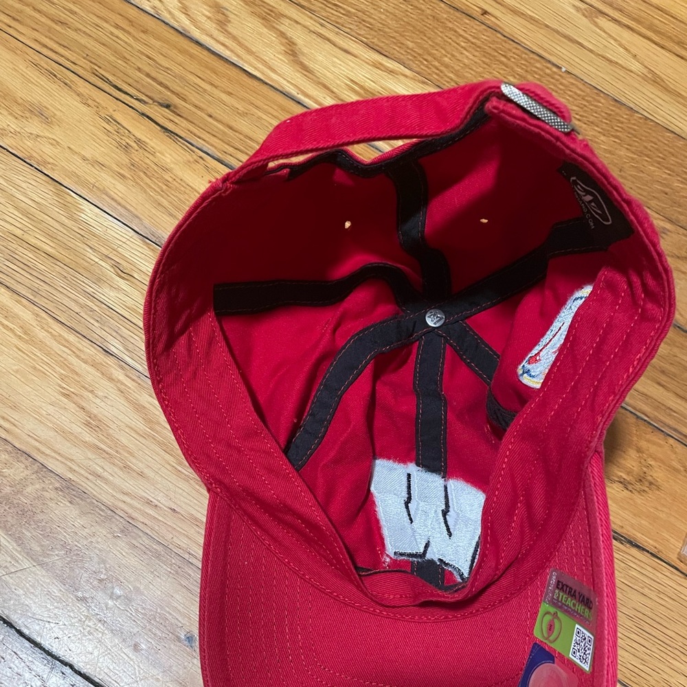 Red Hat - Picture 2 of 3